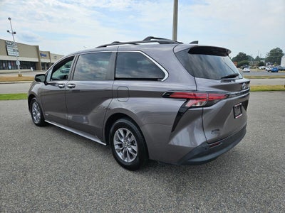 2021 Toyota Sienna XLE 8 Passenger