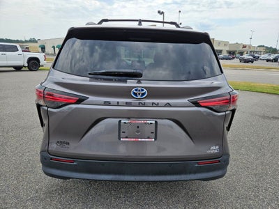 2021 Toyota Sienna XLE 8 Passenger