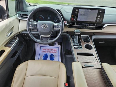2021 Toyota Sienna XLE 8 Passenger