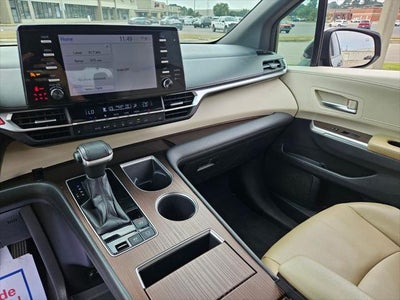 2021 Toyota Sienna XLE 8 Passenger