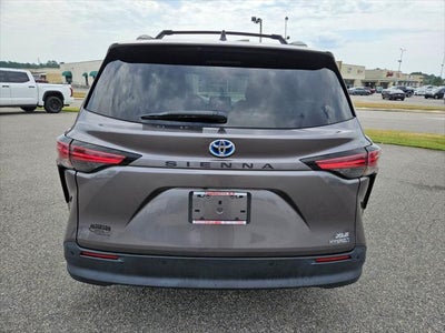 2021 Toyota Sienna XLE 8 Passenger