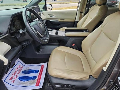 2021 Toyota Sienna XLE 8 Passenger