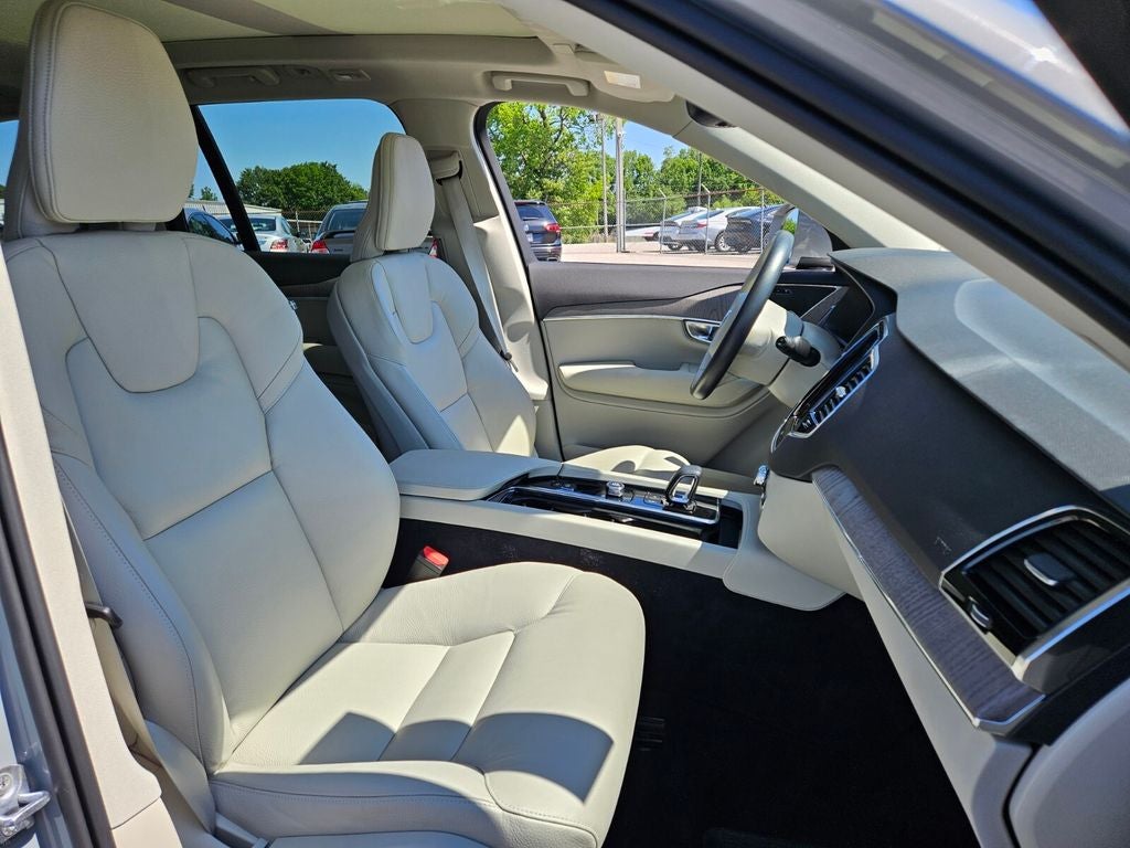 2024 Volvo XC90 B6 Plus Bright Theme