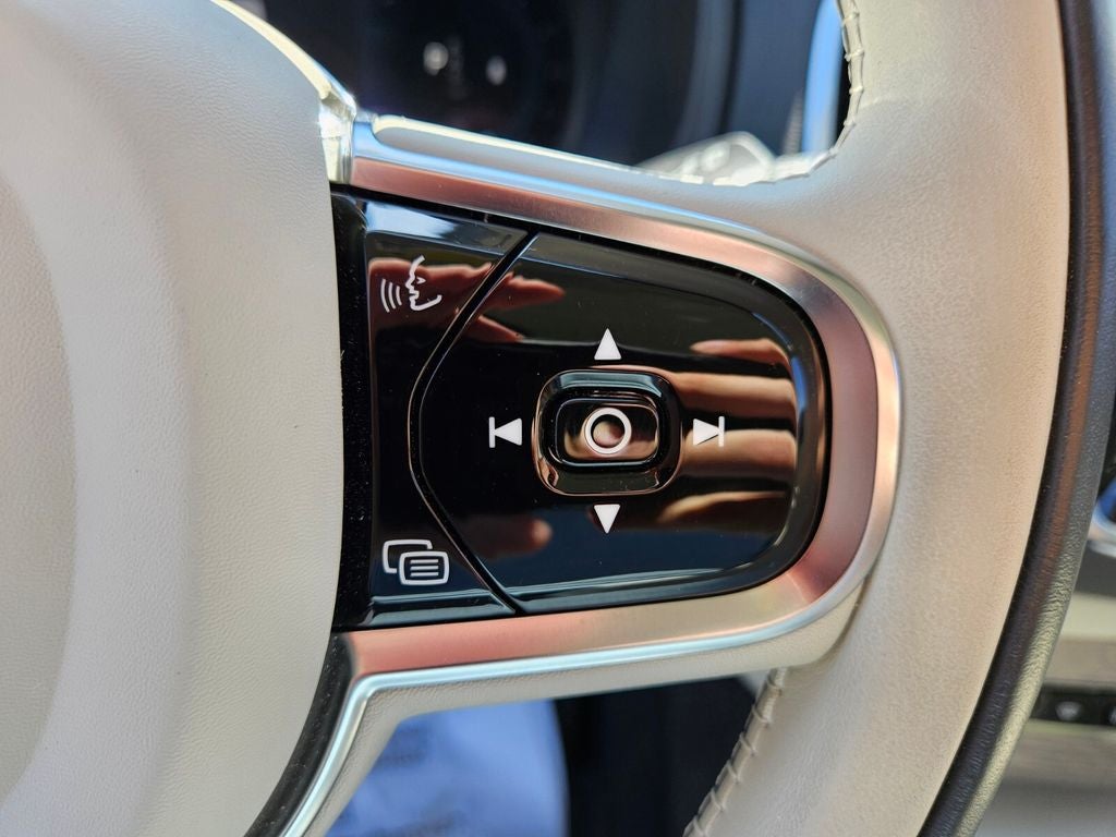 2024 Volvo XC90 B6 Plus Bright Theme