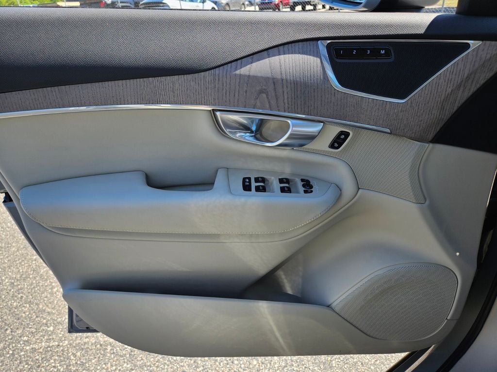 2024 Volvo XC90 B6 Plus Bright Theme