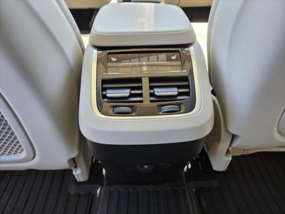2024 Volvo XC90 B6 Plus Bright Theme