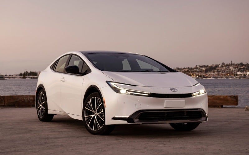 2026toyotaprius-exterior-01